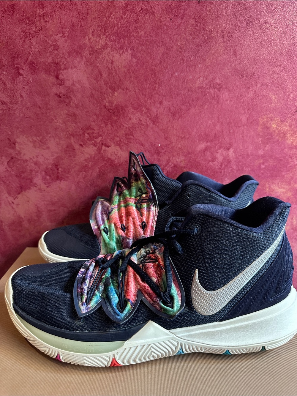 Nike Mens Black Sneakers with Multicolor Butterfly Accent 10.5